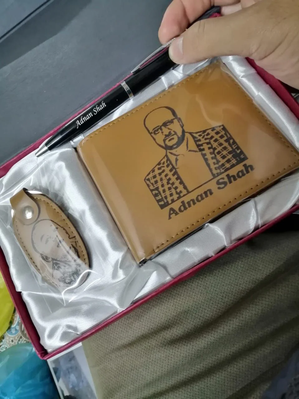 Complete Wallet, Keychain And Pen